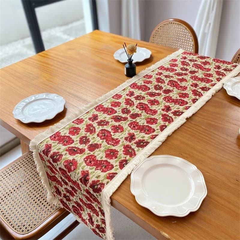 Bordløber i bomuldsblanding med blomstermotiv