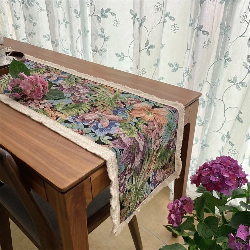 Vintage fransk oliemaleri-stil bordløber med dusker