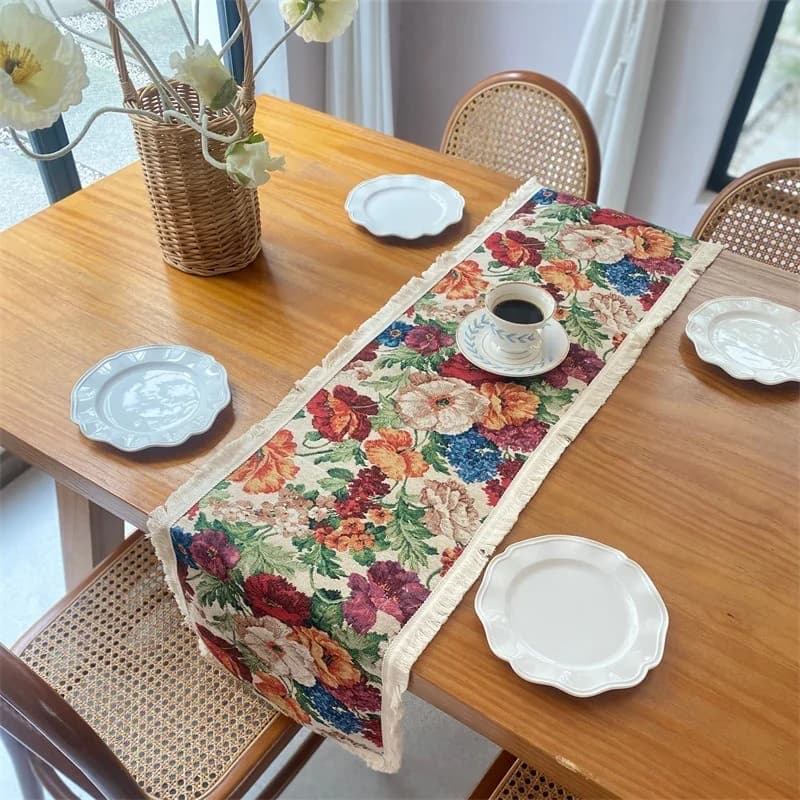 Vintage fransk oliemaleri-stil bordløber med dusker